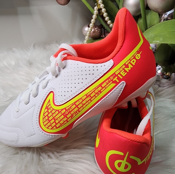 NIKE TIEMPO LEGEND 9 CLUB YOUTH FIRM GROUND CLEATS size5.5 new - Picture 5 of 10